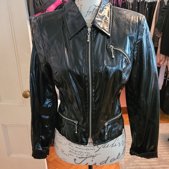 nouveau Jackets & Blazers - HP🔥🔥🔥7x Vintage "wet look" jacket size 6